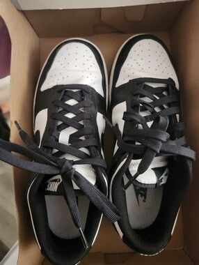 Nike Black and White Low-Top Sneakers with Classic Two-Tone Paneling